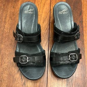 Dansko Black Sandals 
Size : 40 = 9.5 -10